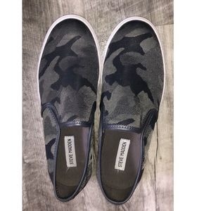 Steve Madden men’s 9.5 camo slip on